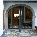 435 Almada Cosy Studio